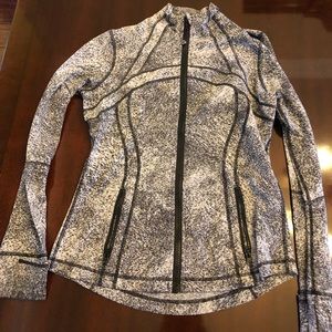 Super cute and sporty lululemon jacket